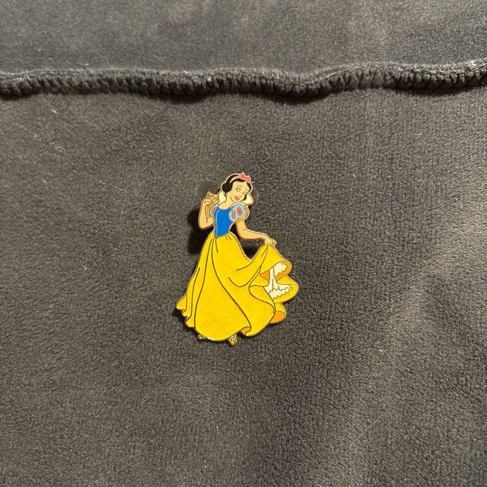 Disney Pin Snow White in Blue and Yellow Gown